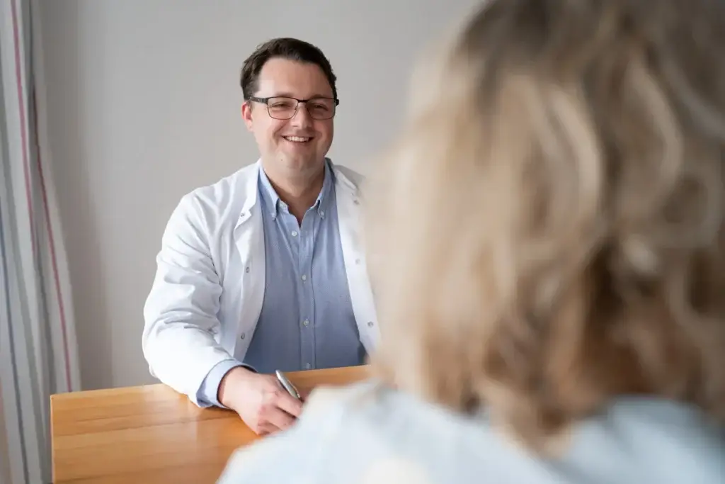 Dr. Valentin Bachler • Facharzt für Urologie und Andrologie, Beratungsgespräch